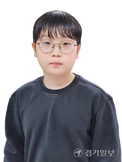 ‘태권무’와 발차기를 선보인 김서진 군. 박화선기자