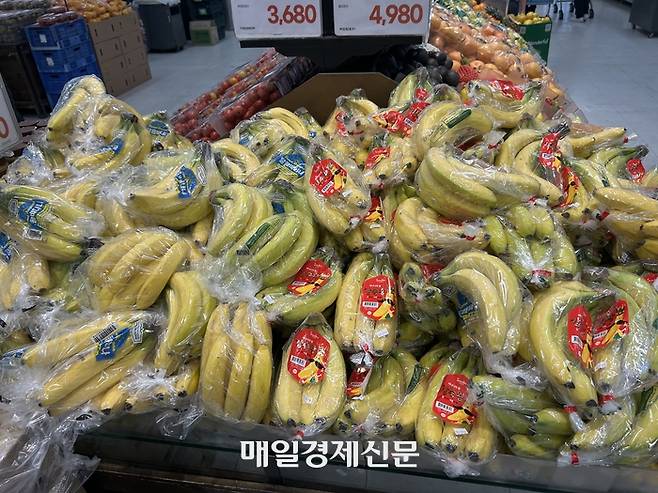 과일 매대에 놓인 바나나. [변덕호 기자]