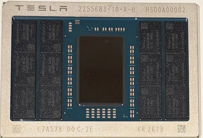 테슬라 AI5 칩 /사진=소셜 미디어 X