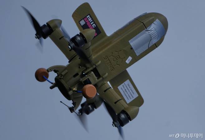 [키이우=AP/뉴시스] 19일(현지 시간) 우크라이나 키이우 지역 야타간 무인항공학교에서 스팅 요격 드론이 요격 훈련 비행을 하고 있다. 2026.03.20. /사진=민경찬