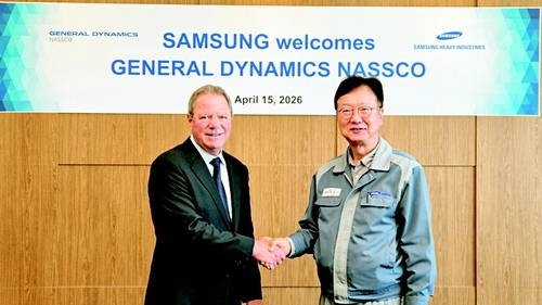 최성안(사진 오른쪽) 삼성중공업 대표이사 부회장이 15일 경남 거제조선소에서 데이비드 카버 나스코 사장과 기념촬영을 하고 있다. 삼성중공업 제공