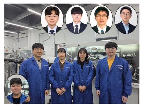 김재승(아랫줄 왼쪽부터) 서울대 박사, 서동화 KAIST 교수, 박희주, 서지원, 최진영 KAIST 연구원, 김해용(윗줄 왼쪽부터) 동국대  연구원, 이은렬 충북대 교수, 남경완 동국대 교수, 정윤석 연세대 교수.[KAIST 제공]