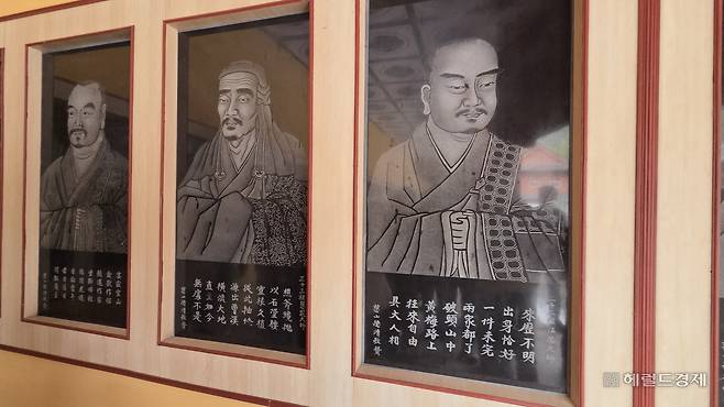 사조사 경내에서 볼 수 있는 2조 마하가섭, 3조 아난존자 등 선종 계보