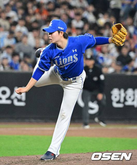 [OSEN=대전, 지형준 기자] 15일 대전 한화생명 볼파크에서 2026 신한 SOL KBO리그 한화 이글스와 삼성 라이온즈의 경기가 열렸다.4연패 중인 한화는 윌켈 에르난데스, 5연승을 노리는 삼성은 양창섭이 선발로 나섰다.&nbsp;3회말 삼성 장찬희가 역투하고 있다. 2026.04.15&nbsp;/ jpnews@osen.co.kr