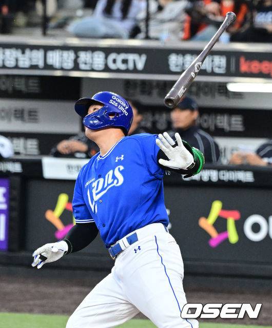 [OSEN=대전, 지형준 기자] 15일 대전 한화생명 볼파크에서 2026 신한 SOL KBO리그 한화 이글스와 삼성 라이온즈의 경기가 열렸다.4연패 중인 한화는 윌켈 에르난데스, 5연승을 노리는 삼성은 양창섭이 선발로 나섰다.&nbsp;1회초 1사 만루에서 삼성 전병우가 2타점 적시 2루타를 날리고 있다. 2026.04.15&nbsp;/ jpnews@osen.co.kr