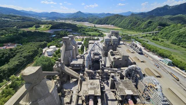 국내의 한 시멘트 제조공장.