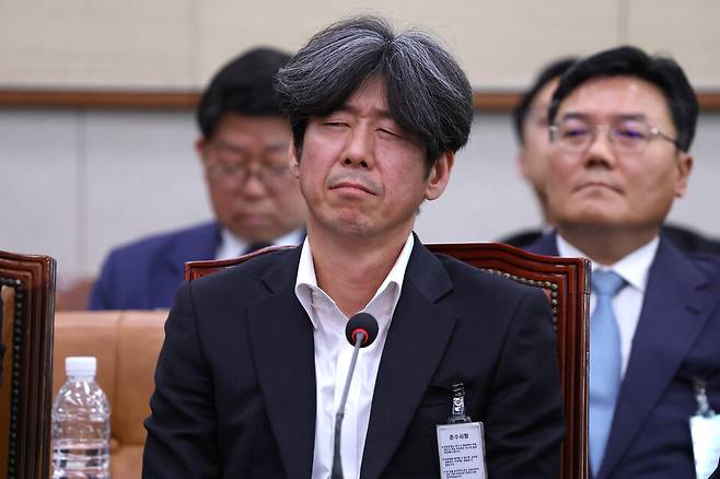 대장동 개발사업 특혜 의혹으로 재판받고 있는 남욱 변호사가 16일 국회 윤석열 정권 정치검찰 조작기소 의혹 사건 진상규명 국정조사특별위원회에서 열린 '대장동·김용 전 민주연구원 부원장·위례신도시 조작기소 의혹 사건 청문회'에 출석해 의원들의 발언을 듣고 있다. ⓒ시사저널 박은숙