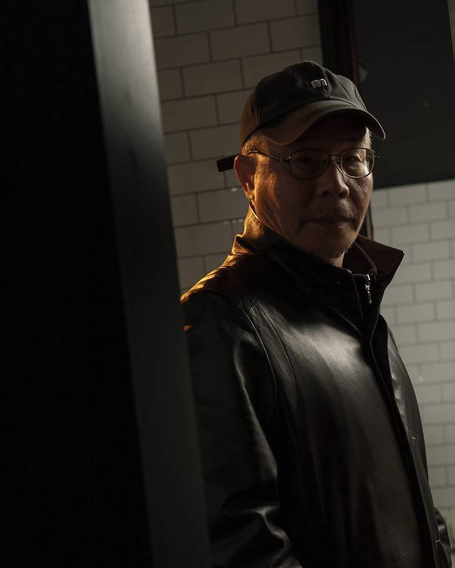 다큐멘터리 영화 ‘란 12.3’을 연출한 이명세 감독. 사진 프로덕션 에므