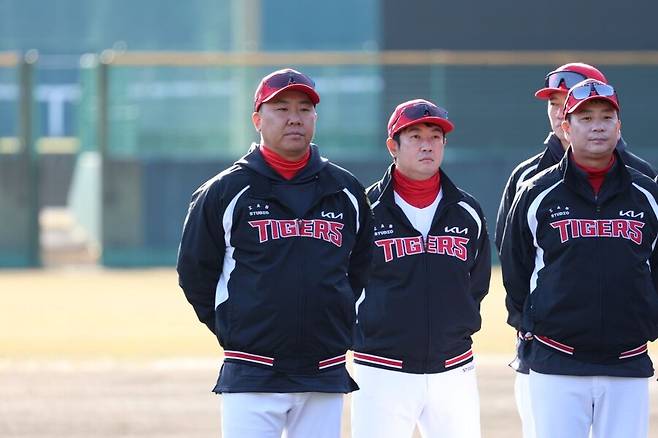 ▲ 부임 후 2년간 천국과 지옥을 오갔던 이범호 감독은 때로는 차분하게, 때로는 과감하게 팀을 운영하고 있다 ⓒKIA타이거즈