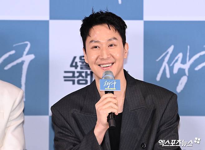 배우 겸 감독 정우