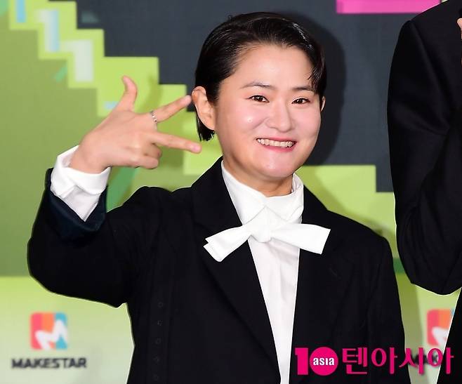김신영이 공식 석상에 참석해 포즈를 취하고 있다. /사진=텐아시아DB