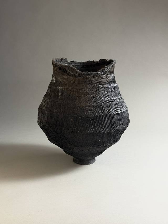 박찬성 작, 'Time at the end', 오크, 35x32x40cm. 대백프라자갤러리 제공