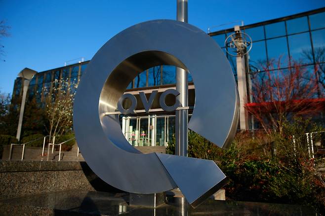 미국 펜실베이니아주 웨스트체스터에 위치한 QVC 본사 외부 간판 모습. (AP/연합뉴스)