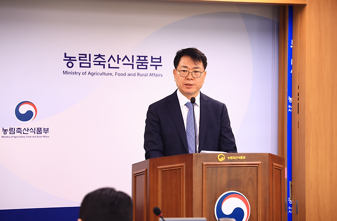 지난 3월 11일 농림축산부는 '스마트 농기자재 공유센터'를 만들겠다고 밝혔다. 브리핑하고 있는 김정욱 농산업혁신정책실장. (사진=농림축산식품부)