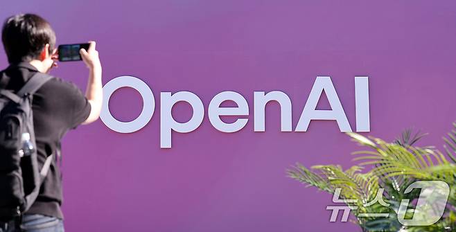 오픈AI 한국 지사 설립 후 첫 기자간담회가 열린 10일 서울 광진구 파이팩토리 스튜디오 앞으로 취재진이 지나가고 있다. 2025.9.10 ⓒ 뉴스1 박지혜 기자