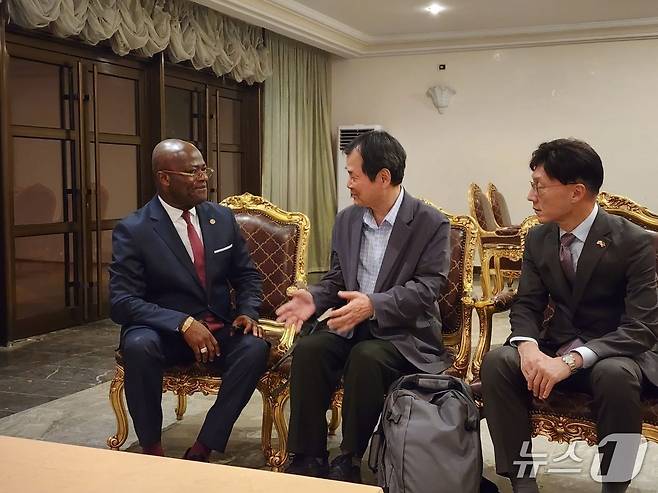 정해웅 외교장관 특사가 16일 콩고공화국 브라자빌에서 열린 드니 사수 응게소 대통령 취임식에 참석했다. 2026.04.16. (외교부 제공)