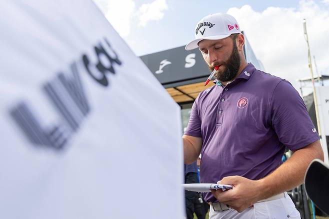 FILE - Captain Jon Rahm of Legion XIII signs autographs after the first round of LIV Golf tournament at Trump National Doral, April 4, 2025 in Miami. (Photo by Scott Taetsch/LIV Golf via AP, File) FILE PHOTO MANDATORY CREDIT







<저작권자(c) 연합뉴스, 무단 전재-재배포, AI 학습 및 활용 금지>