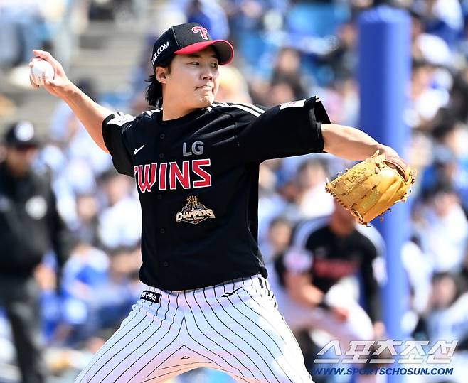 22일 대구삼성라이온즈파크에서 열린 LG와 삼성의 시범경기. LG 선발투수 임찬규가 역투하고 있다. 대구=허상욱 기자wook@sportschosun.com/2026.03.22/