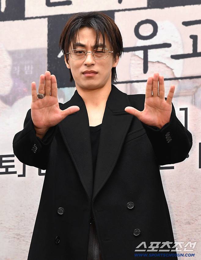 17일 상암 스탠포드호텔에서 열린 'jtbc토일드라마 '모두가 자신의 무가치함과 싸우고 있다' 제작발표회가 열렸다. 포즈를 취하고 있는 구교환. 상암=송정헌 기자songs@sportschosun.com/2026.04.17/