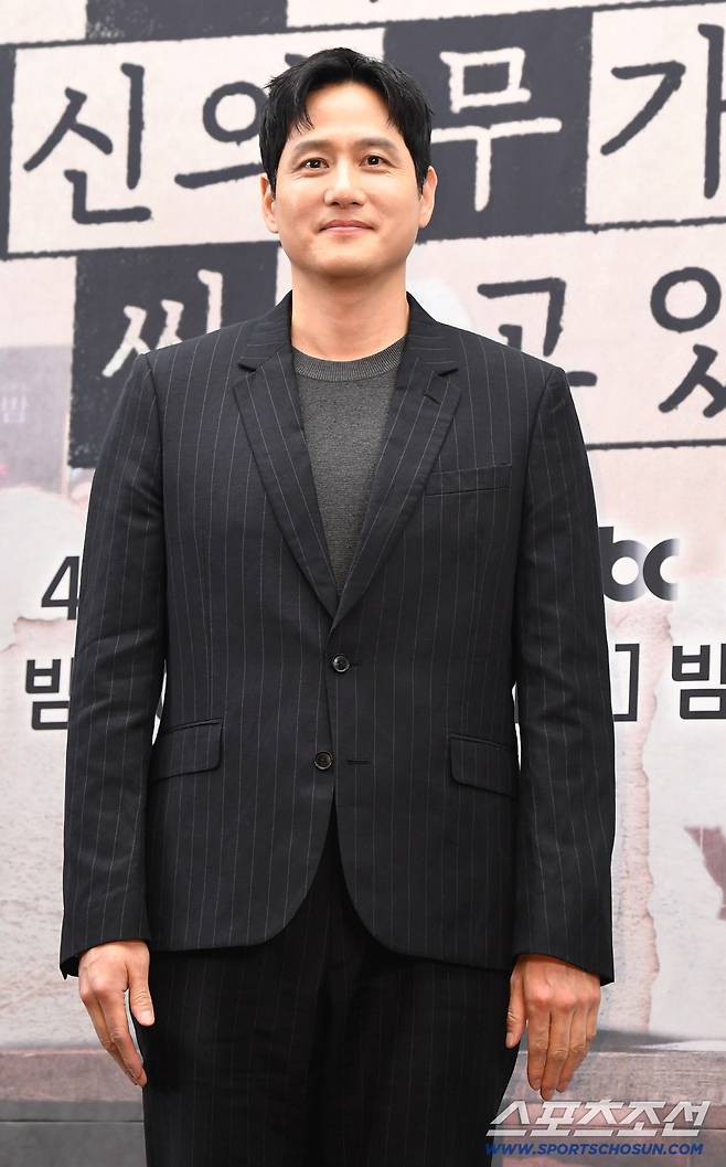 17일 상암 스탠포드호텔에서 열린 'jtbc토일드라마 '모두가 자신의 무가치함과 싸우고 있다' 제작발표회가 열렸다. 포즈를 취하고 있는 박해준. 상암=송정헌 기자songs@sportschosun.com/2026.04.17/