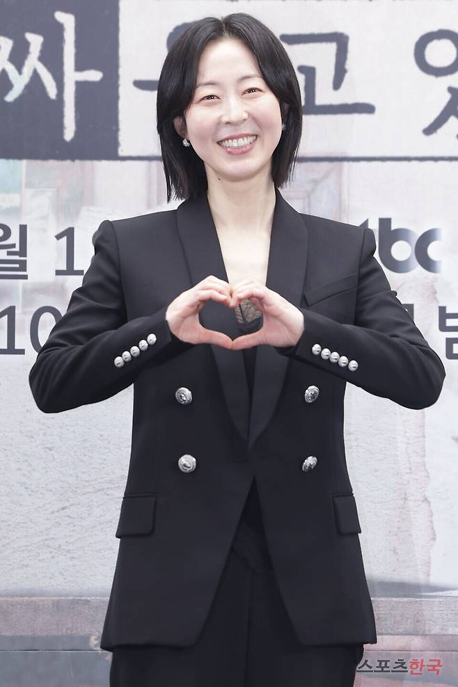 '모두가 자신의 무가치함과 싸우고 있다' 제작발표회에 참석한 배우 강말금. 2026. 4.17 ⓒ이혜영 기자 lhy@hankooki.com