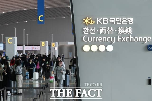 중동 정세를 둘러싼 지정학적 불확실성과 글로벌 달러 흐름이 맞물리며 원·달러 환율이 상승 출발했다. 지난달 30일 오전 인천국제공항 환전소 앞으로 여행객들이 지나고 있다. /김성렬 기자
