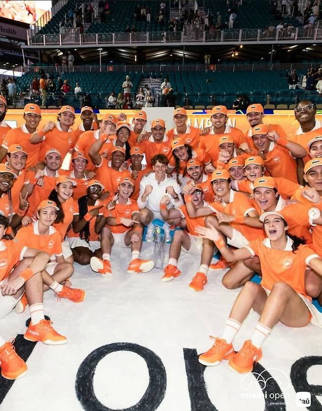 마이애미 오픈 우승을 자축하는 시너