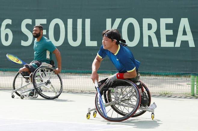 임호원의 역동적인 플레이. 테니스코리아