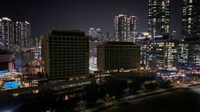 파라다이스 호텔 부산에서 객실 전등을 자발적으로 소등하는 어스아워 캠페인이 진행되고 있다. [사진 제공=파라다이스 호텔]