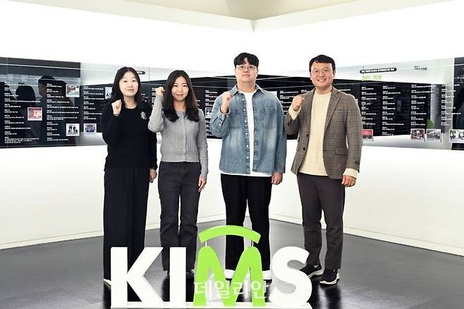 (왼쪽부터)한국재료연구원 이희정 선임연구원, 김연빈 학생연구원, 경북대학교 김상우 학생, 박성환 교수.ⓒKIMS