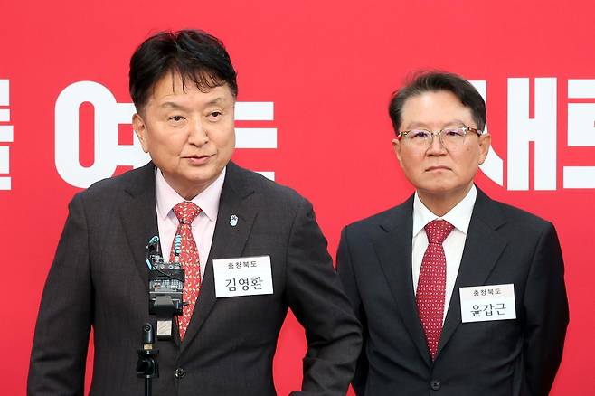 6·3 지방선거 국민의힘 충북도지사 예비후보들이 지난달 11일 오전 서울 여의도 국민의힘 중앙당사에서 제9회 전국동시지방선거 공천 면접 심사를 마친 후 취재진 질문에 답변을 하고 있다. 뉴시스