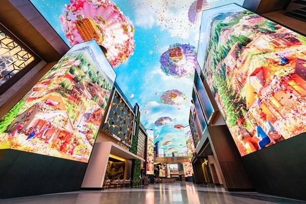 '오로라 나이트 마켓'이 열리는 디지털 엔터테인먼트 거리 오로라. 인스파이어 제공