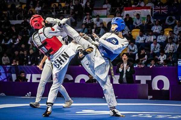 타슈켄트 2026 WT 세계청소년태권도선수권대회 이시우(오른쪽)의 경기 모습. 사진=세계태권도연맹
