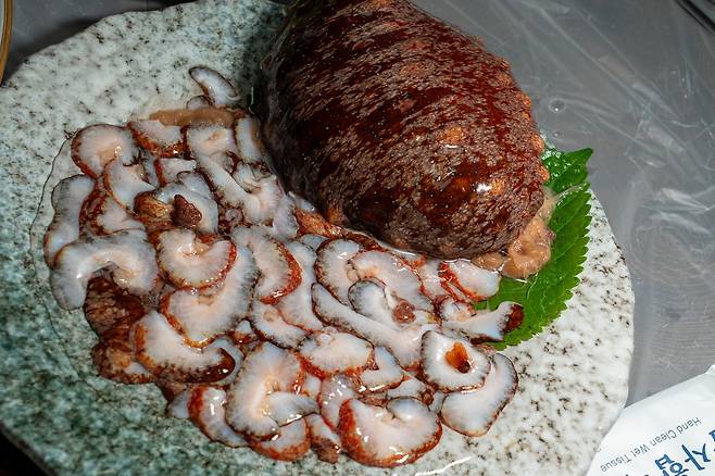 ‘새바다횟집’ 홍해삼.