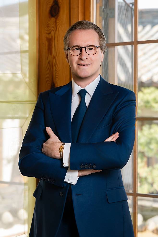 프레드 포스텐 브레이슬릿을 착용한 빈센트 레이네즈 글로벌 CEO의 모습. 사진 정성룡(JF스튜디오)