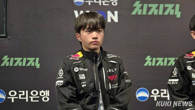 ‘케리아’ 류민석이 17일 오후 7시 서울 종로구 롤파크 LCK 아레나에서 열린 ‘2026 LCK’ 정규시즌 1라운드 디플러스 기아와의 경기를 마친 뒤 기자회견에 참석하고 있다. 김영건 기자