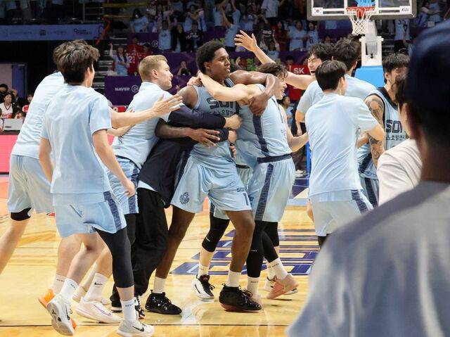 16일 서울 SK를 꺾고 기뻐하는 고양 소노 선수들. 연합뉴스