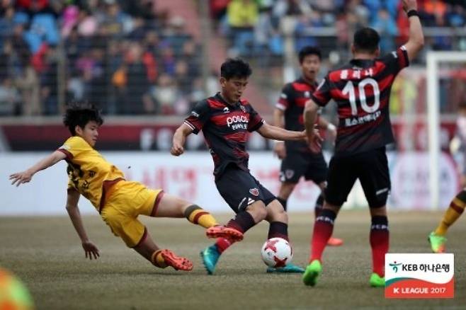 이승희 감독의 선수 시절. 사진=한국프로축구연맹