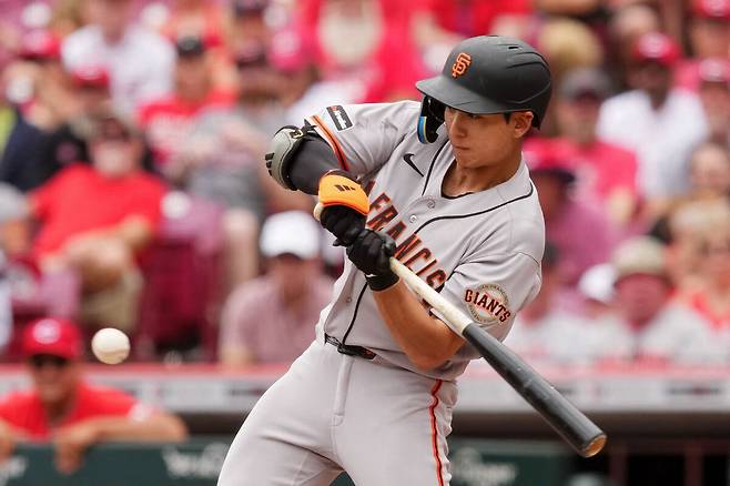 CINCINNATI, OHIO - APRIL 16: Jung Hoo Lee #51 of the San Francisco Giants hits a single during the seventh inning against the Cincinnati Reds at Great American Ball Park on April 16, 2026 in Cincinnati, Ohio. Dylan Buell/Getty Images/AFP (Photo by Dylan Buell / GETTY IMAGES NORTH AMERICA / Getty Images via AFP)/2026-04-17 05:04:19/ <저작권자 ⓒ 1980-2026 ㈜연합뉴스. 무단 전재 재배포 금지, AI 학습 및 활용 금지>