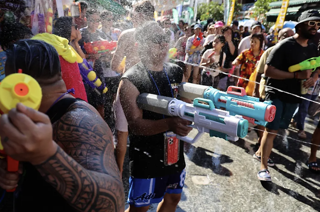 2026년 4월 13일, 태국 방콕에서 송크란 축제 기간 동안 교통사고, 음주운전, 무모한 행동으로 인해 191명이 사망하고 911명이 부상했다. 주마프레스닷컴 제공