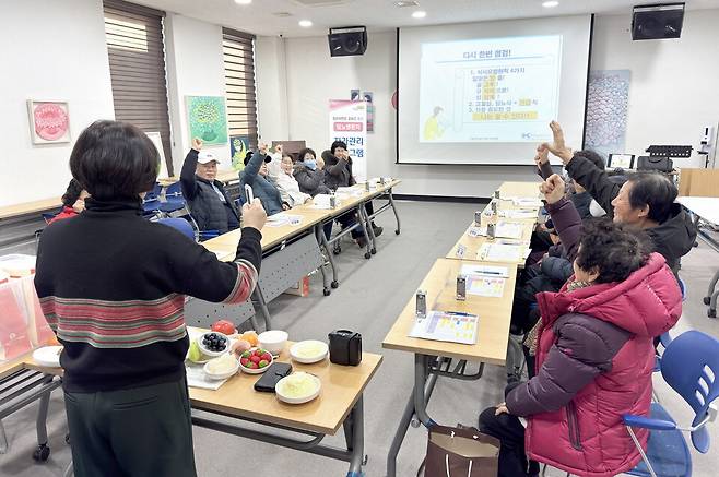 청송군보건의료원이 진행한&nbsp;'당뇨병 자가관리 프로그램' 교육 현장 ⓒ청송군 제공