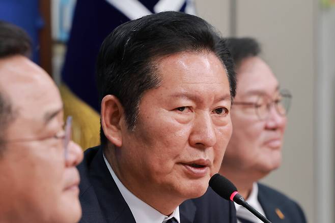 정청래 더불어민주당 대표가 4월16일 국회에서 열린 '착!붙 공약 프로젝트' 8호·9호 공약 발표 행사에 참석해 인사말하고 있다. ⓒ연합뉴스