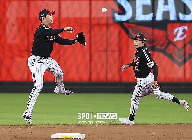 ▲ 오지환 신민재 ⓒ곽혜미 기자