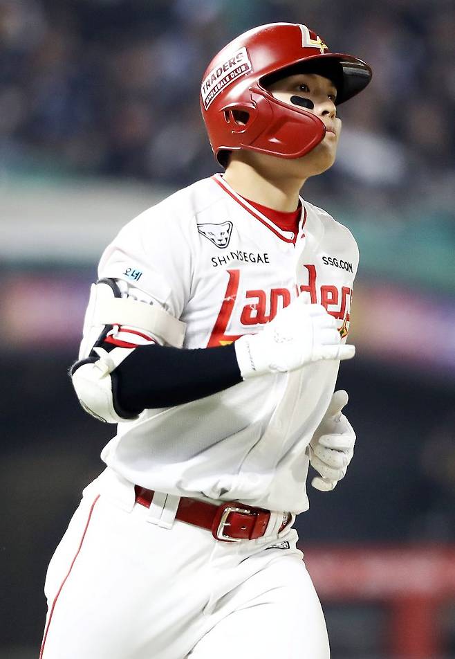 ▲ 시즌 초반 극심한 타격 부진에서 벗어나 정상적인 경기력을 되찾은 정준재 ⓒSSG랜더스