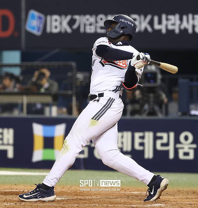 ▲ 카메론은 올 시즌 공격과 수비 모두에서 기대 이하의 성과에 머물고 있다 ⓒ곽혜미 기자