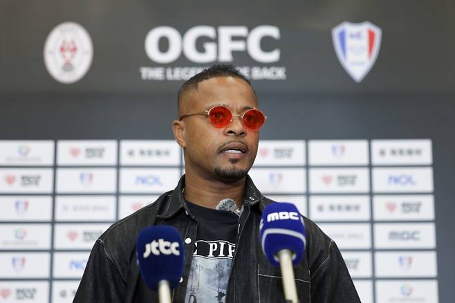 16일 인천국제공항을 통해 입국한 맨체스터 유나이티드·프랑스 국가대표 출신 파트리스 에브라. /사진=슛포러브 제공