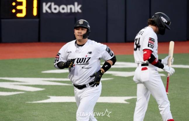 1회 시즌 6번째 홈런을 친 장성우.  /사진=강영조 선임기자