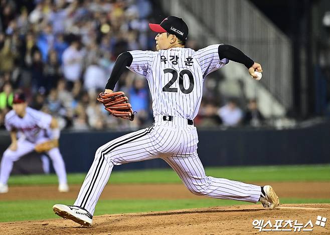 16일 오후 서울 송파구 잠실야구장에서 열린 '2026 신한 SOL Bank KBO리그' 롯데 자이언츠와 LG 트윈스의 경기, 7회초 LG 우강훈이 역투하고 있다. 잠실, 박지영 기자