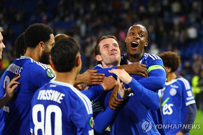 골 세리머니 하는 스트라스부르 선수들. [AP=연합뉴스]