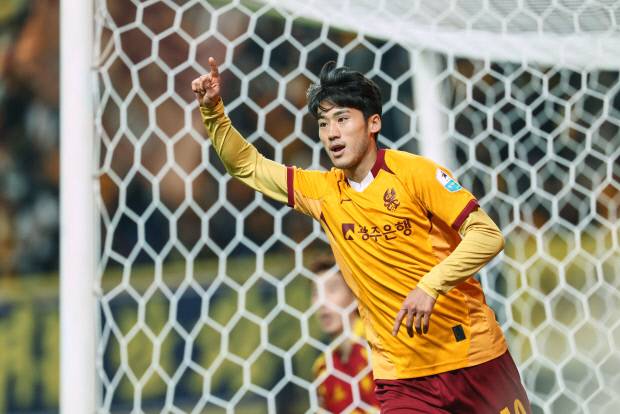 화력 고민 속 3연패에 빠진 광주FC가 베테랑 최경록을 앞세워 울산 원정에 나선다.  <광주FC 제공>